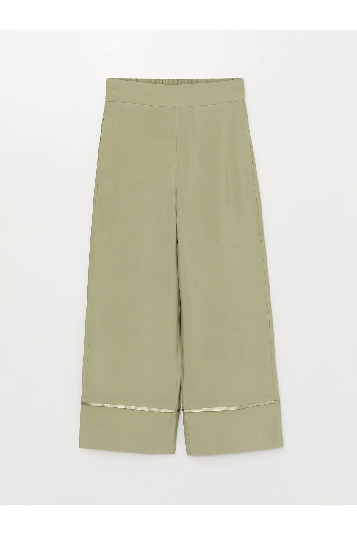 LC Waikiki  Shorts - Grün - Mittlerer Bund