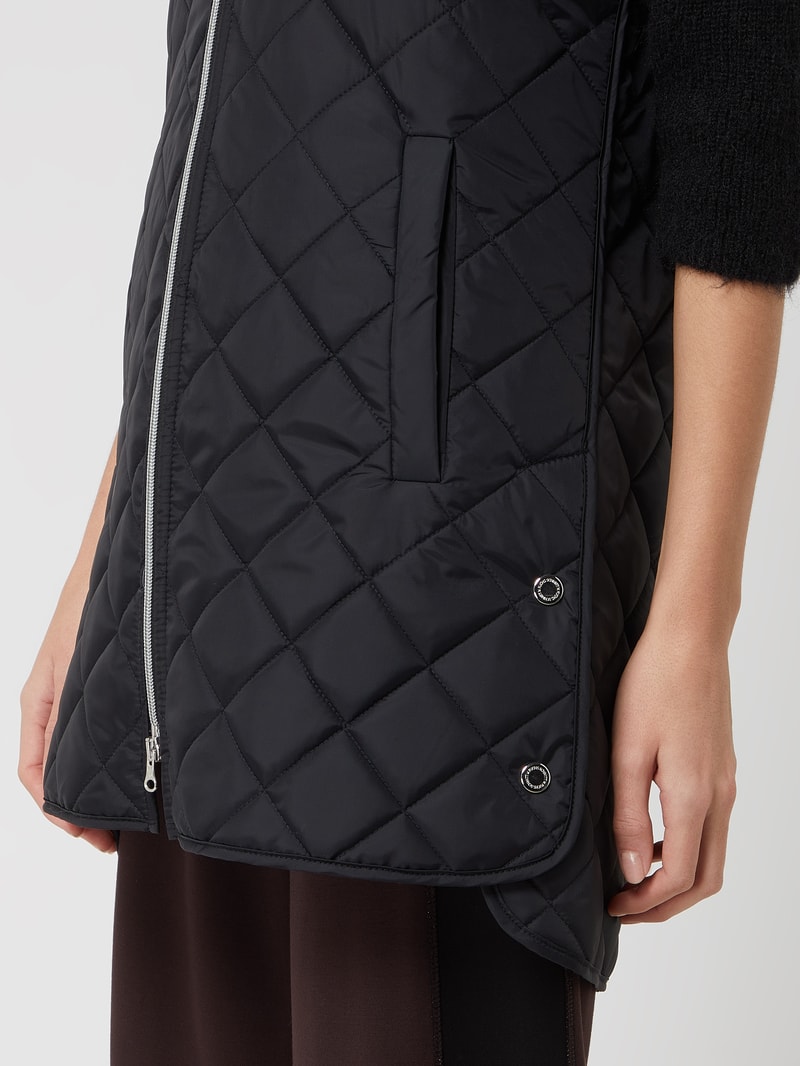 Steppjacke mit Label-Patch in schwarz