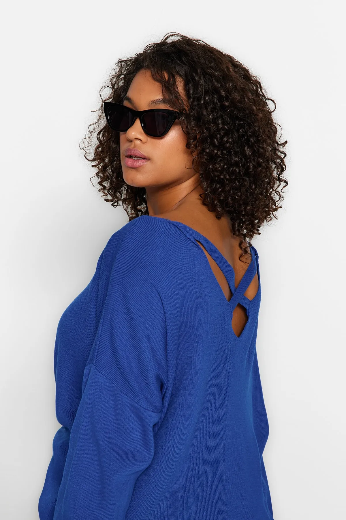 Trendyol Curve  Saks Back Cross Band Detaillierter Strickpullover
