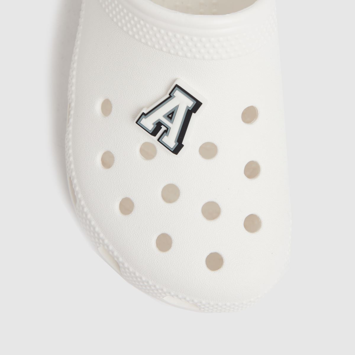 Crocs vita & svarta jibbitz bokstaven a