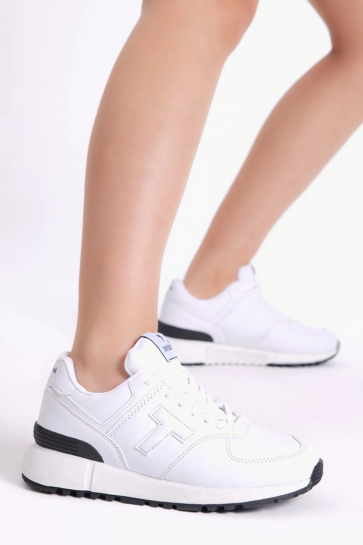 Tonny Black  Weißer, rutschfester Unisex-Schnürsneaker mit Eva-Sohle