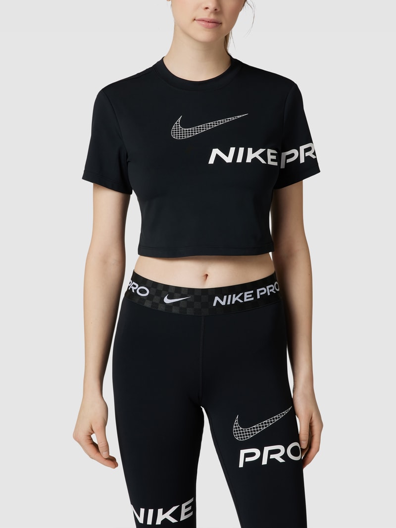 Crop Top mit Rundhalsausschnitt in schwarz