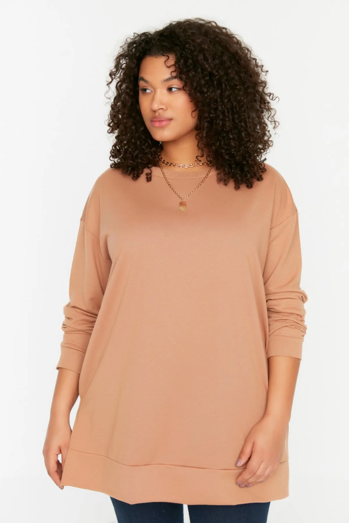 Trendyol Curve  Kamelfarbenes, dünnes Strick-Sweatshirt mit Schlitz und Details TBSSS22SW0173