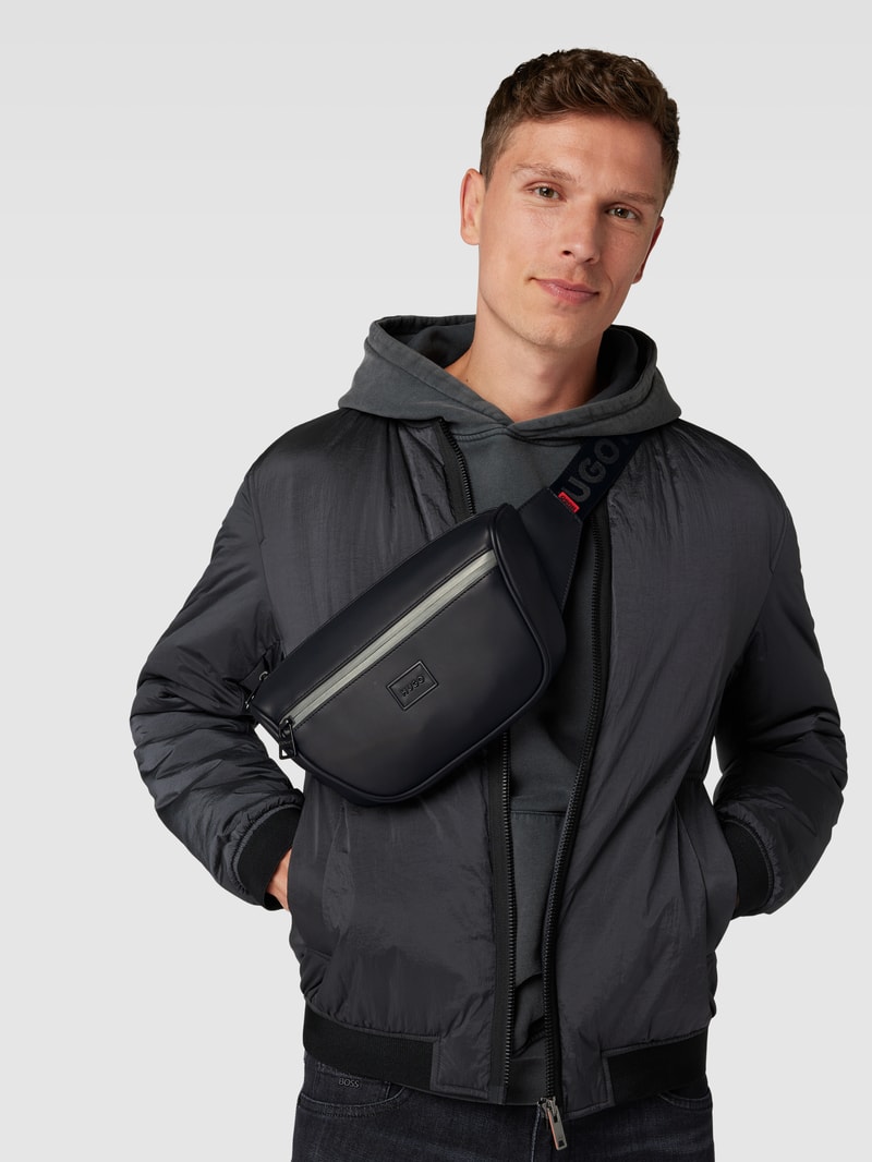 Bauchtasche mit Label-Details Modell 'Elliott' in schwarz