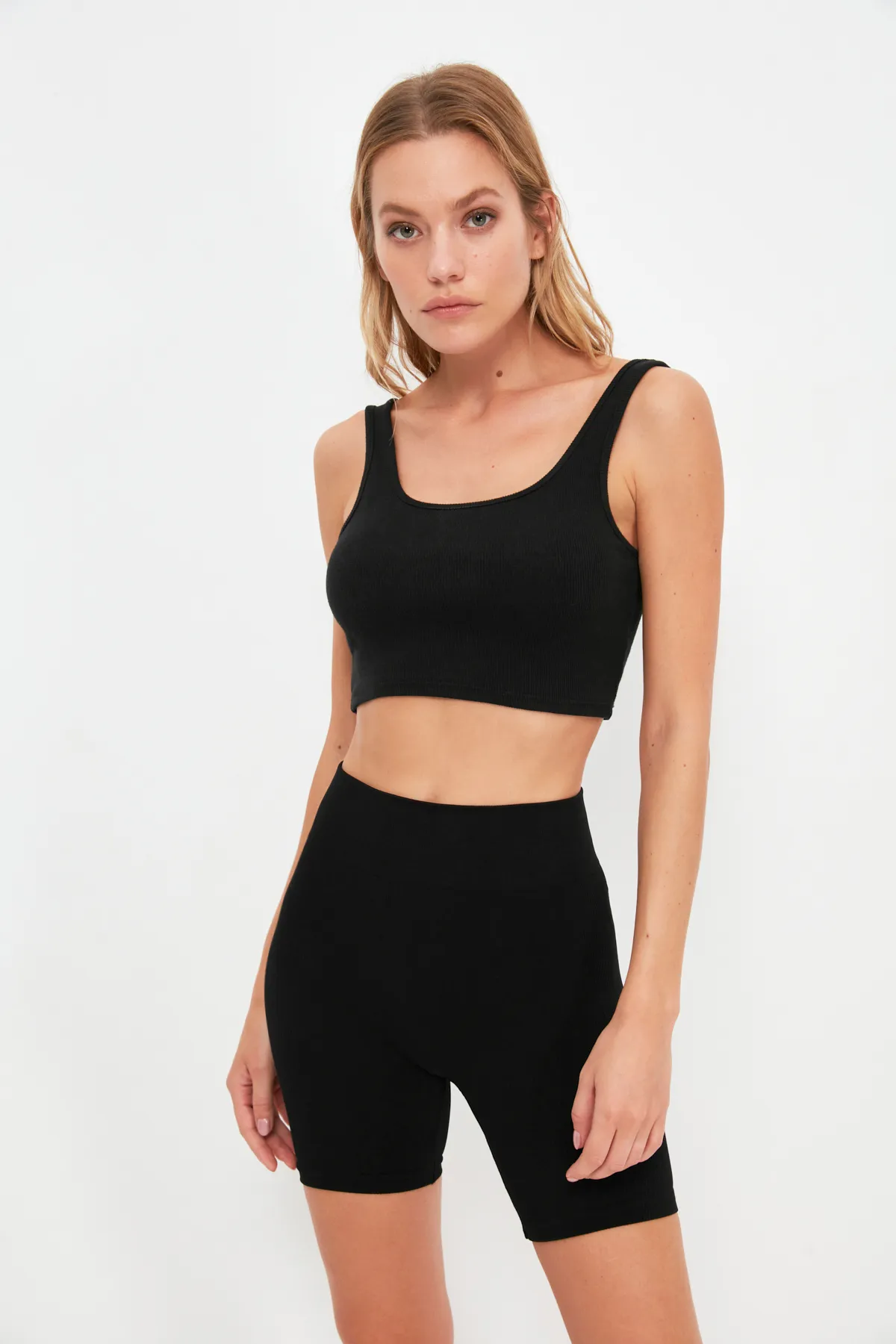 Trendyol Collection  Schwarze nahtlose/nahtlos gestrickte Sportshorts/kurze Leggings TWOSS21SR0707