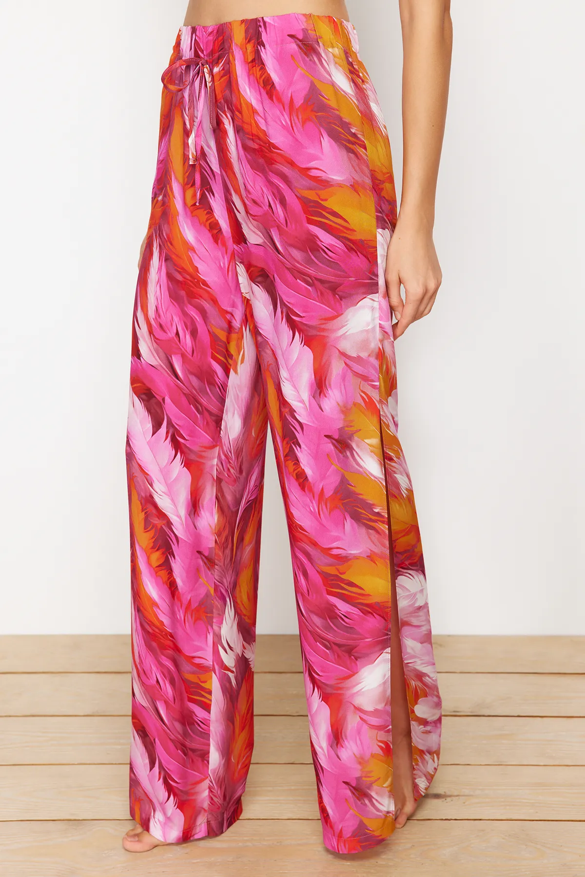 Trendyol Collection  Set aus gewebtem Hemd und Hose mit abstraktem Muster TBESS24AU00003