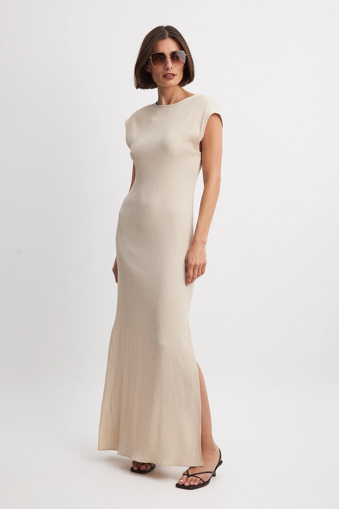 Hochgeschlitztes Maxikleid im Knitter-Look