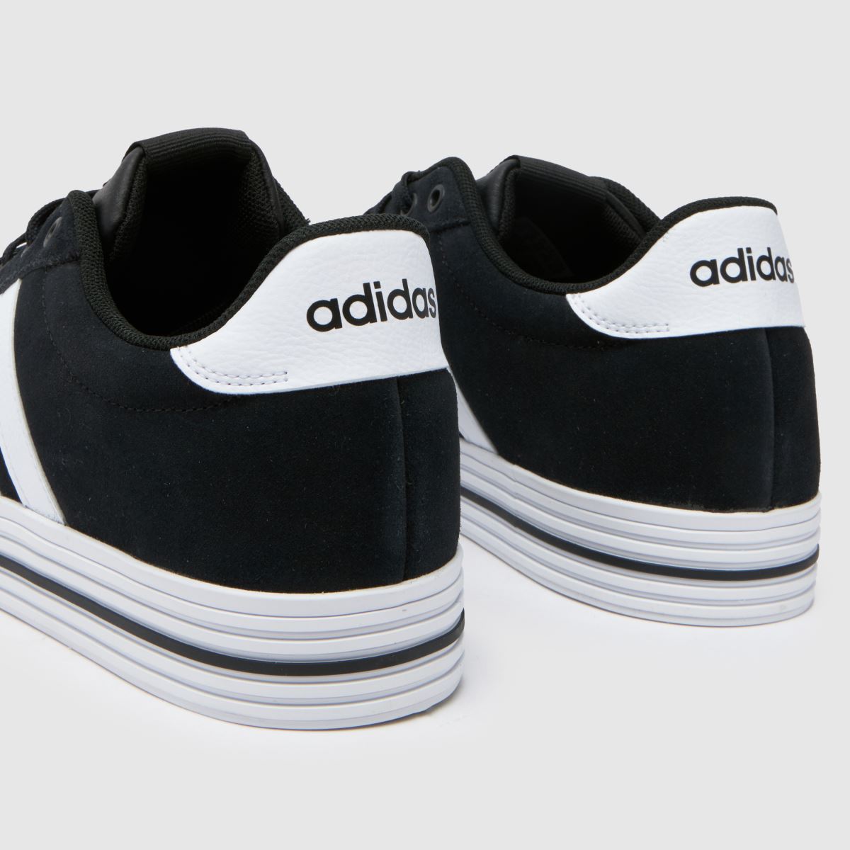 adidas Daily 4.0 cipők fekete-fehérben