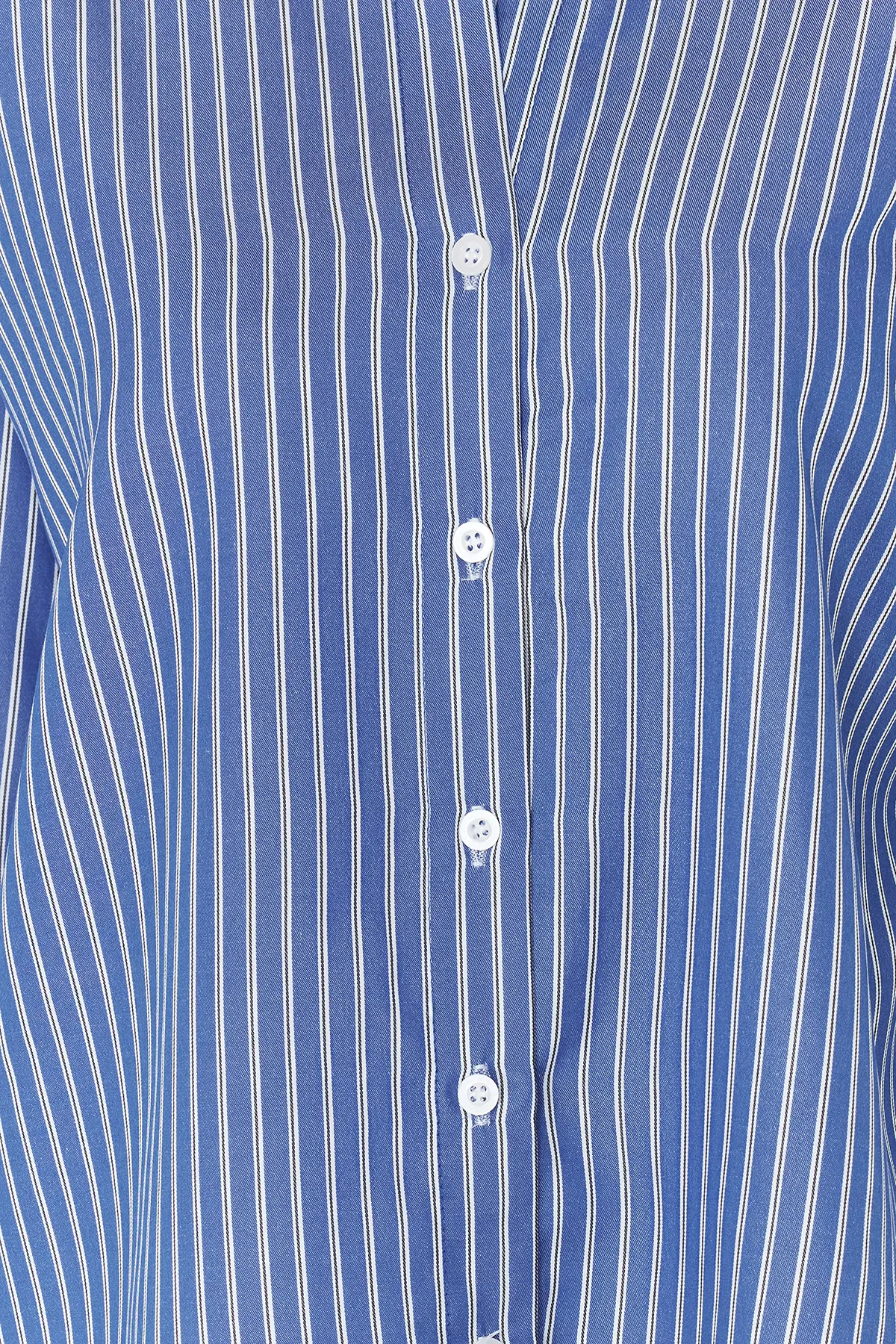 Trendyol Collection  Blau gestreiftes Webhemd - Regular Fit TWOSS24GO00212