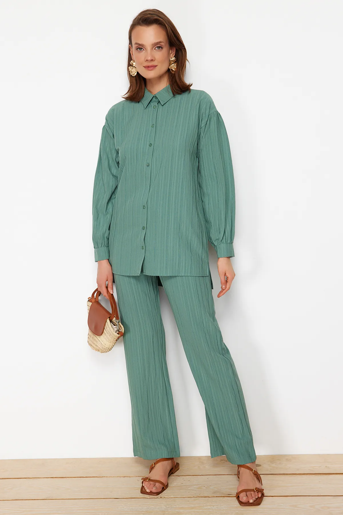 Trendyol Modest  Grünes gewebtes Hemd-Hosen-Set mit langem Rücken und weitem Bein TCTSS22US0030