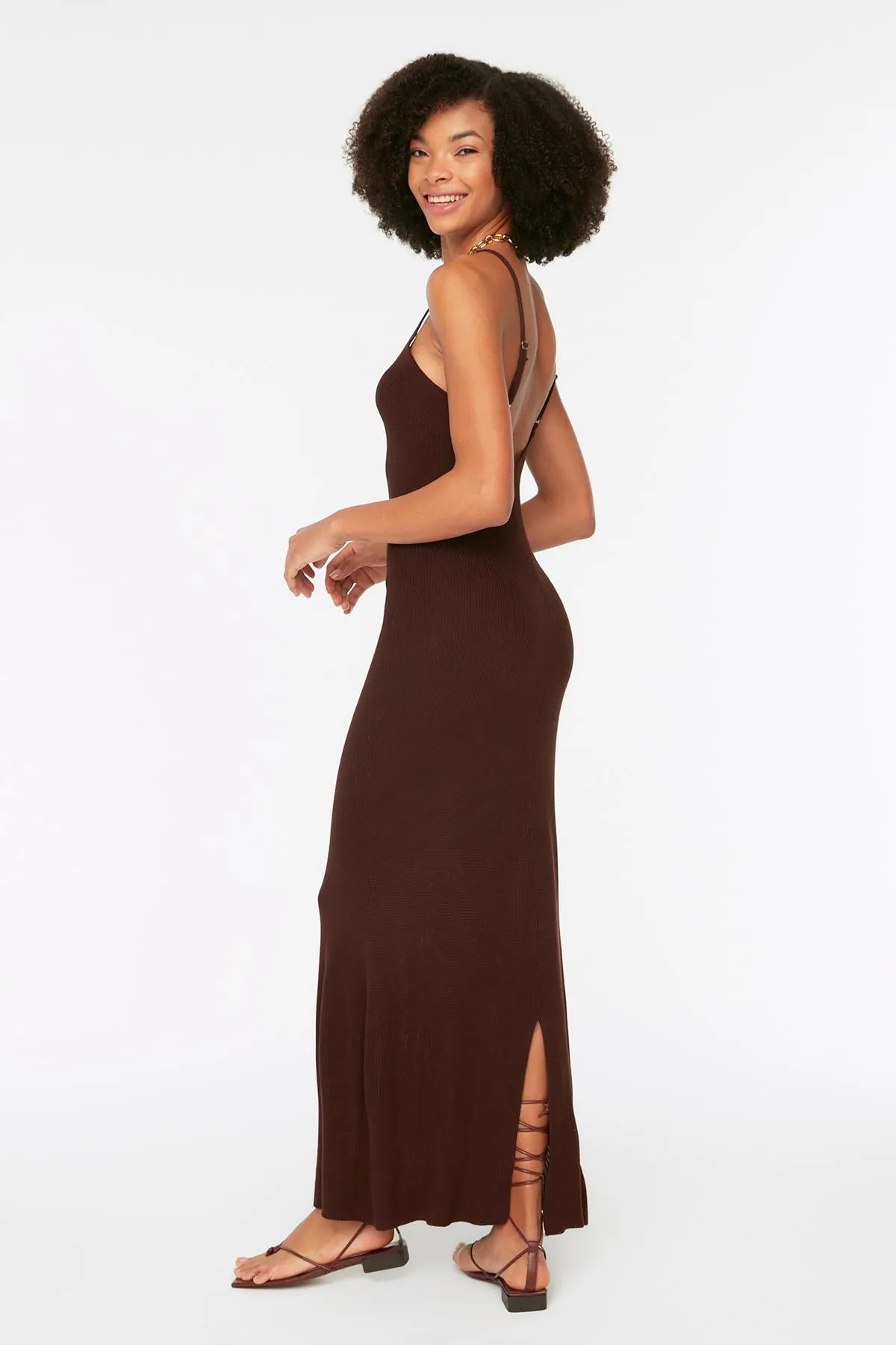 Trendyol Collection  Braunes Maxi-Strick-Basic-Kleid TWOSS20EL1574