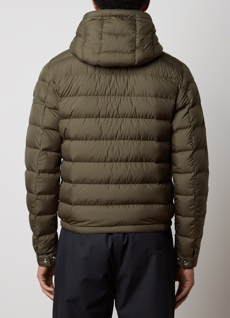 Jachetă matlasată Moncler Sestriere cu glugă, umplută cu puf de gâscă.