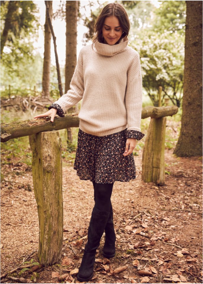 Oversize Pullover mit weitem Kragen