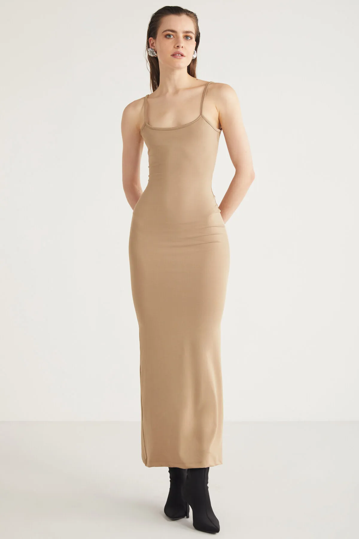 GRIMELANGE  Chasity Damen-Maxikleid aus halbglänzendem Stoff, flexibel, figurbetont, beige