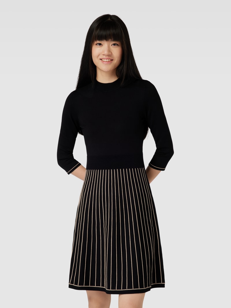 Knielnages Kleid mit 3/4-Arm in schwarz