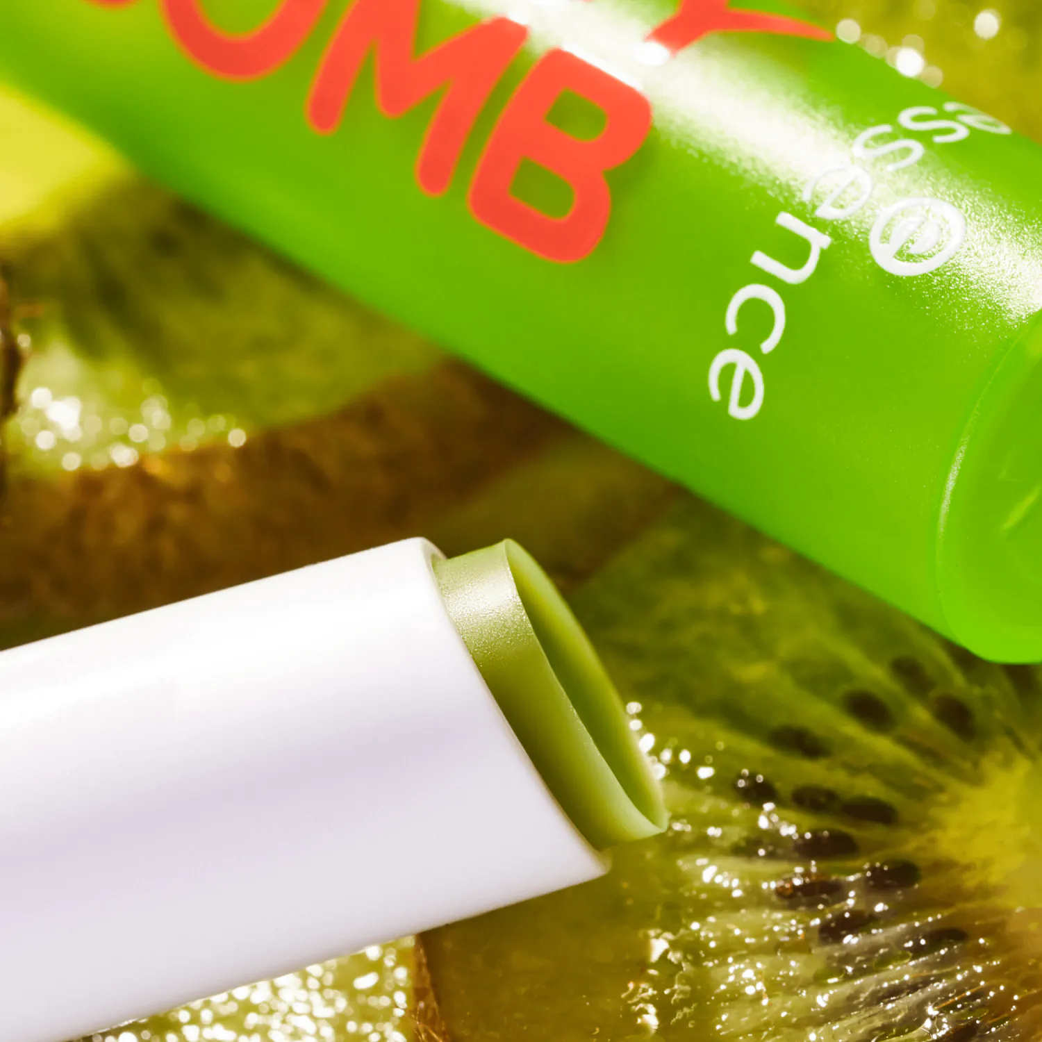 Essence Juicy Bomb Glossy Butter Balm, Ακτινίδιο στην Καρδιά μου
