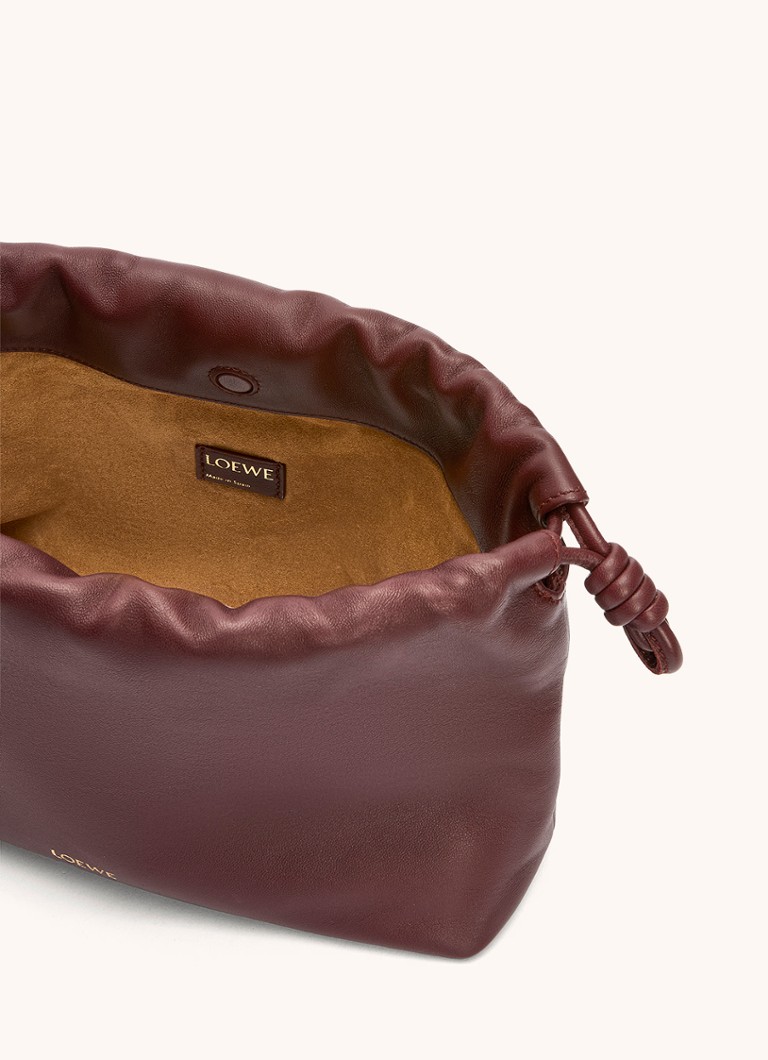 Geantă LOEWE Flamenco din piele de miel cu curea de umăr.