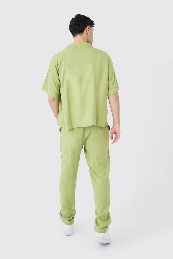 Kastiges Viskose-Hemd und Hose