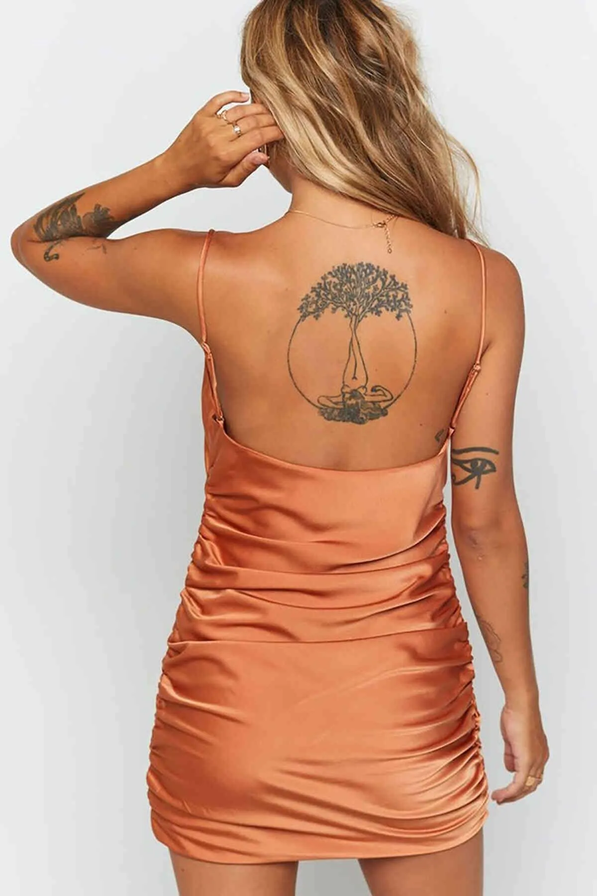 Merry See  Aria&'s Closet Kurzes Nachthemdkleid aus Satin mit seitlicher Raffung Kupfer