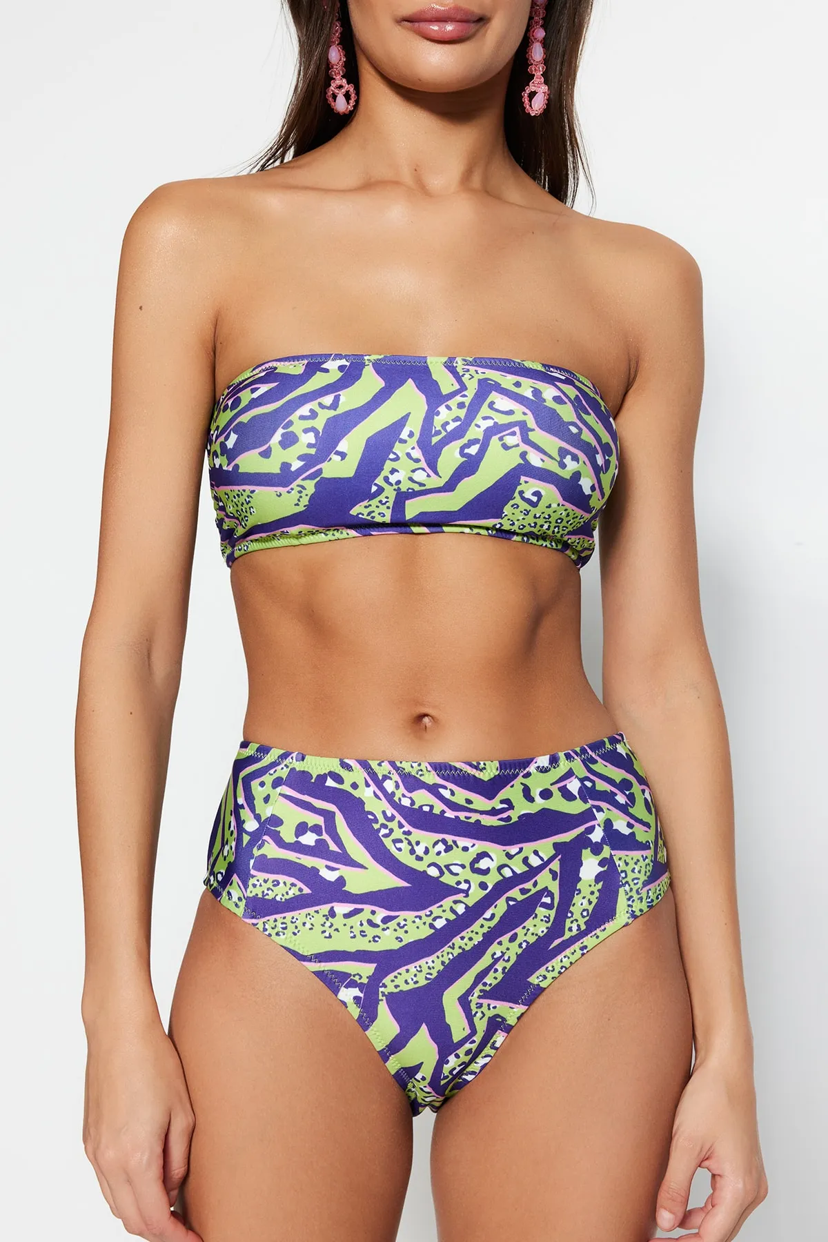 Trendyol Collection  Grünes trägerloses Hipster-Bikini-Set mit hoher Taille TBESS22BT0018