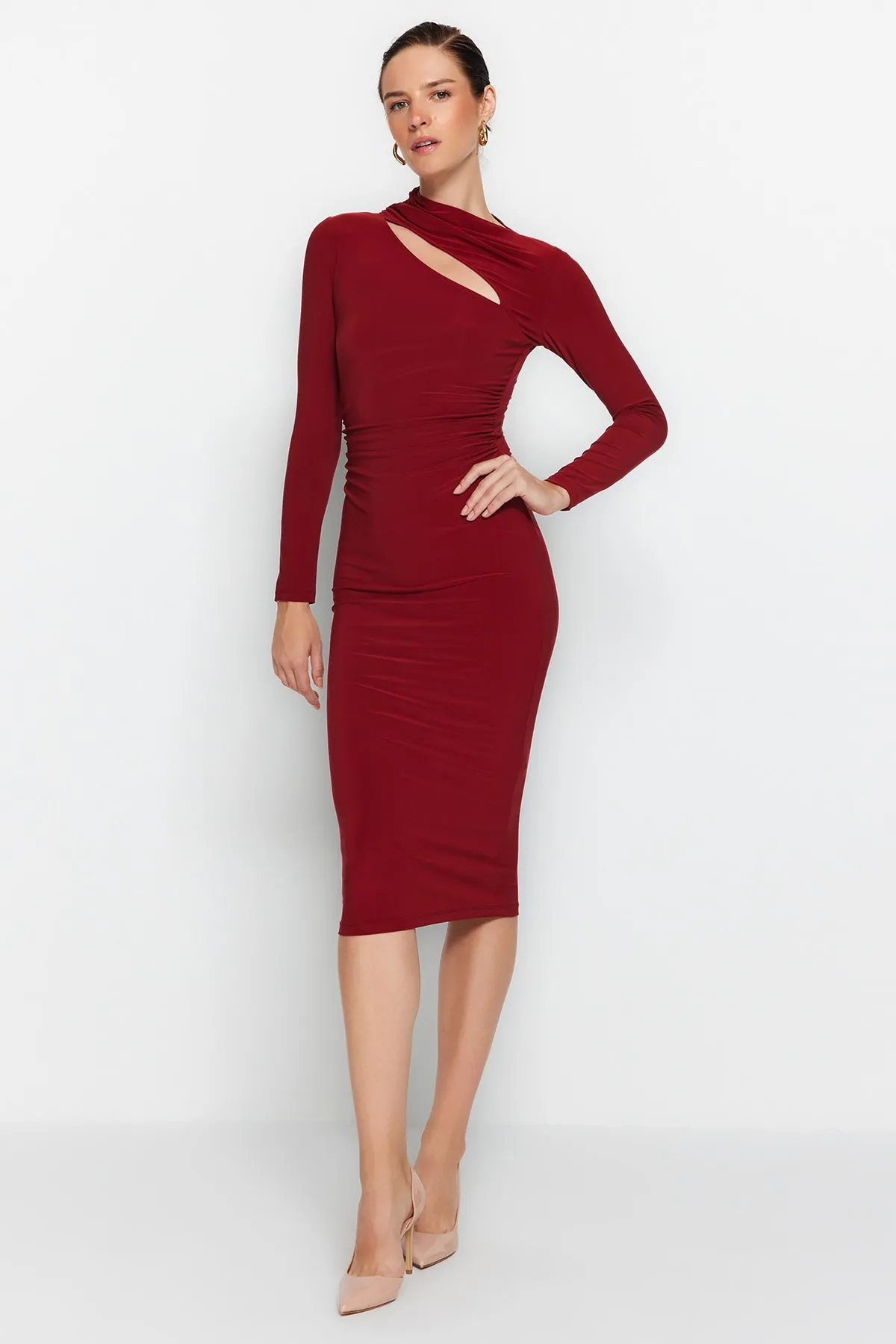 Trendyol Collection  Detailliert geschnittenes, dehnbares Midi-Strickkleid mit Fliesenausschnitt TWOAW24EL00142