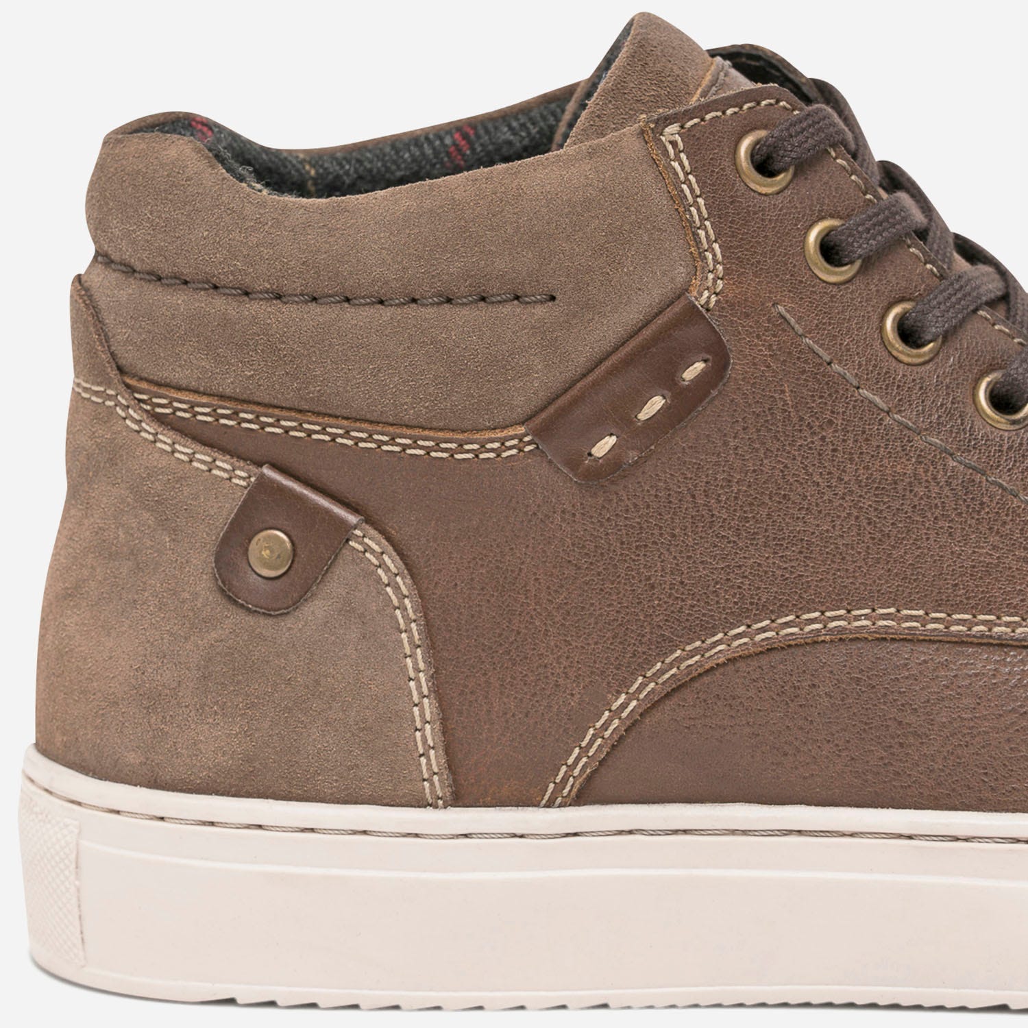 Basket marron en cuir doublure carreaux