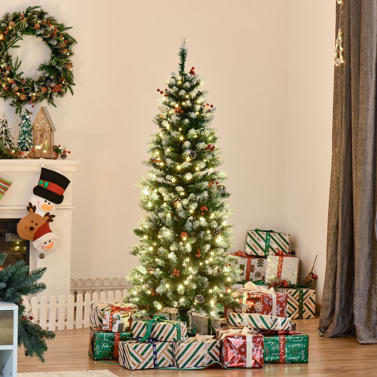 HOMCOM Weihnachtsbaum 1,5 m Christbaum Tannenbaum mit 25 roten Beeren Tannenzapfen LED-Lichter Kunsttanne 408 Zweige PVC Stahl Grün Weiß Ø53 x 150 cm