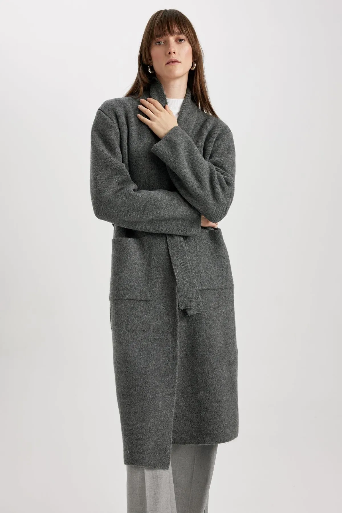DeFacto  Lange Strickjacke mit entspannter Passform und Schalkragen und Gürtel