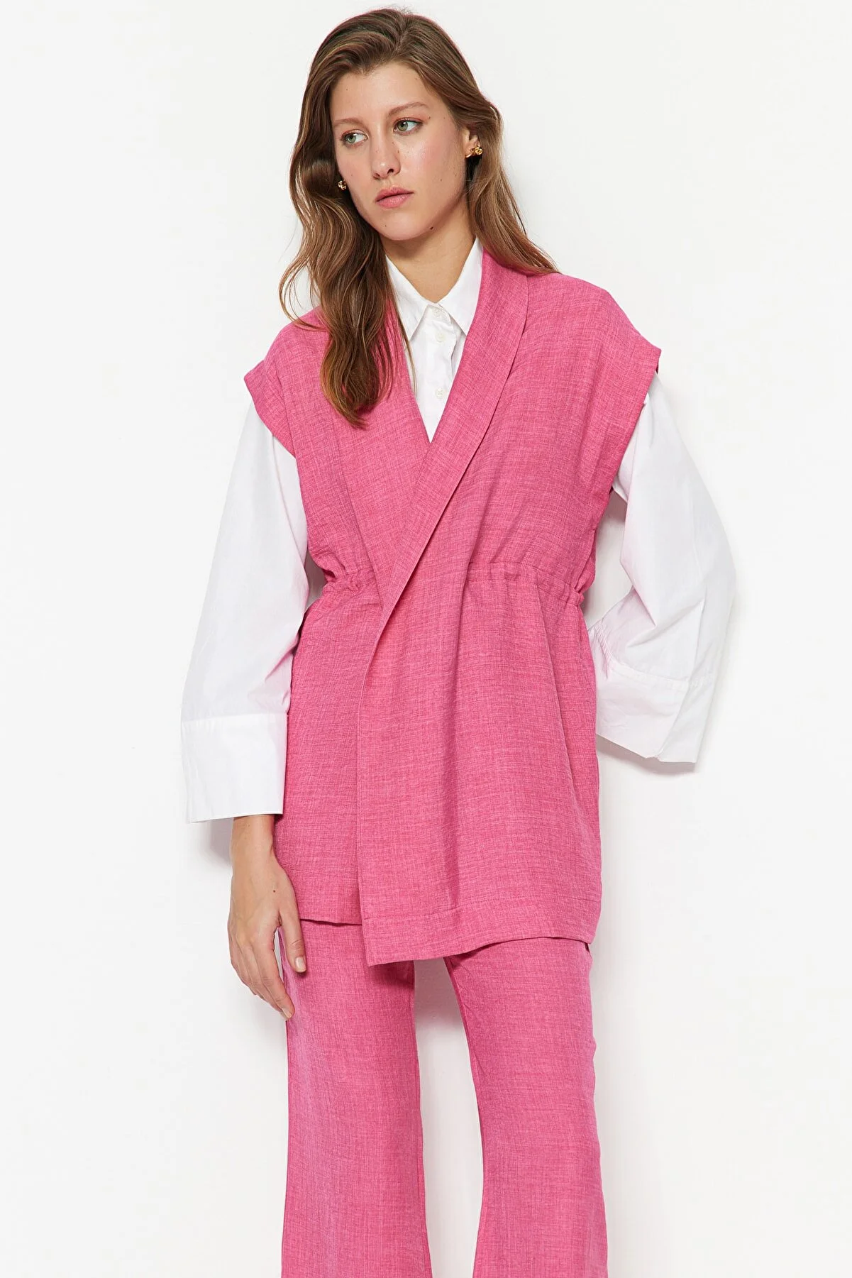 Trendyol Modest  Fuchsiafarbener, innen gebundener Kimono-Hosenanzug in Leinenoptik TCTSS23US00061