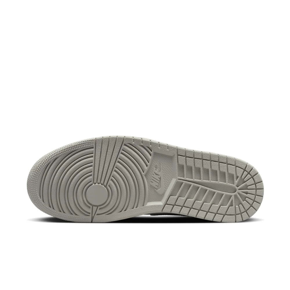 NIKE JORDAN 1 Retro High OG DZ5485 052 / grau
