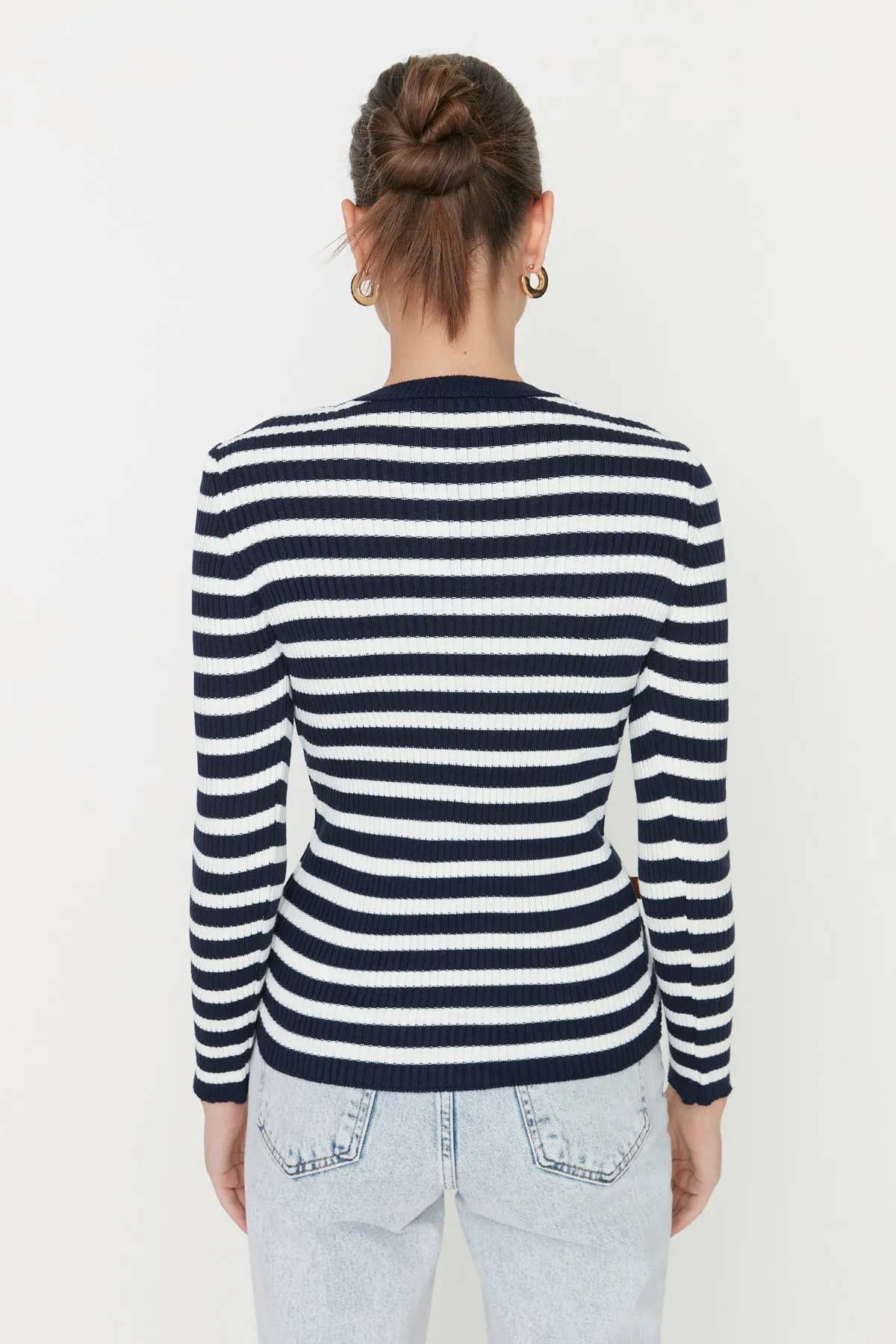 Trendyol Collection  Marineblauer Basic-Strickpullover mit Streifen TWOAW21KZ0942