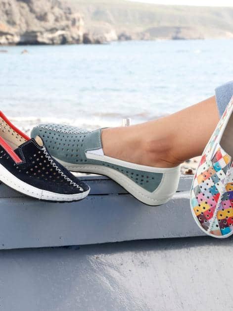 Slipper mit sommerlicher Perforation