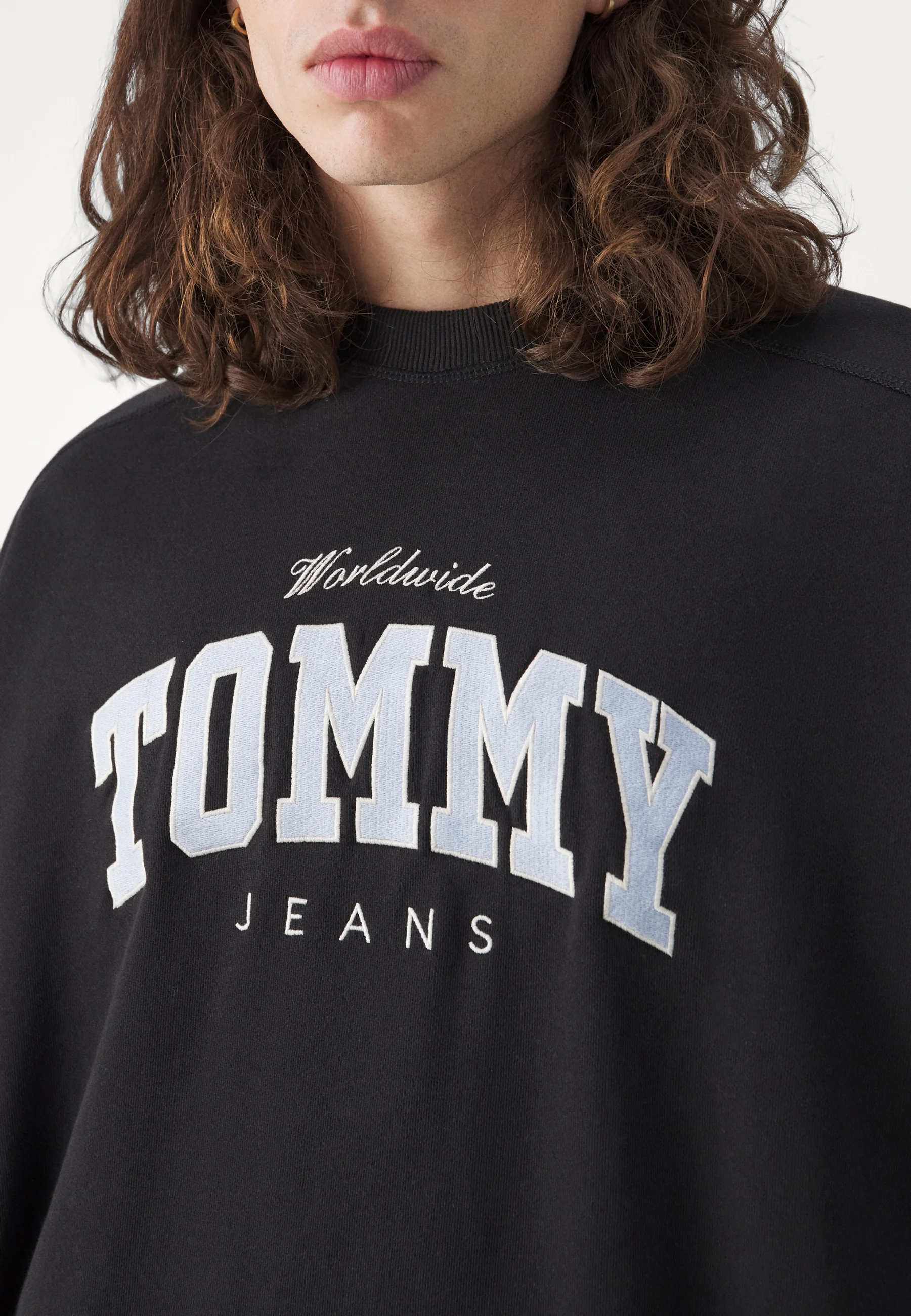 Sudadera Tommy Jeans BOXY VARSITY CREW UNISEX