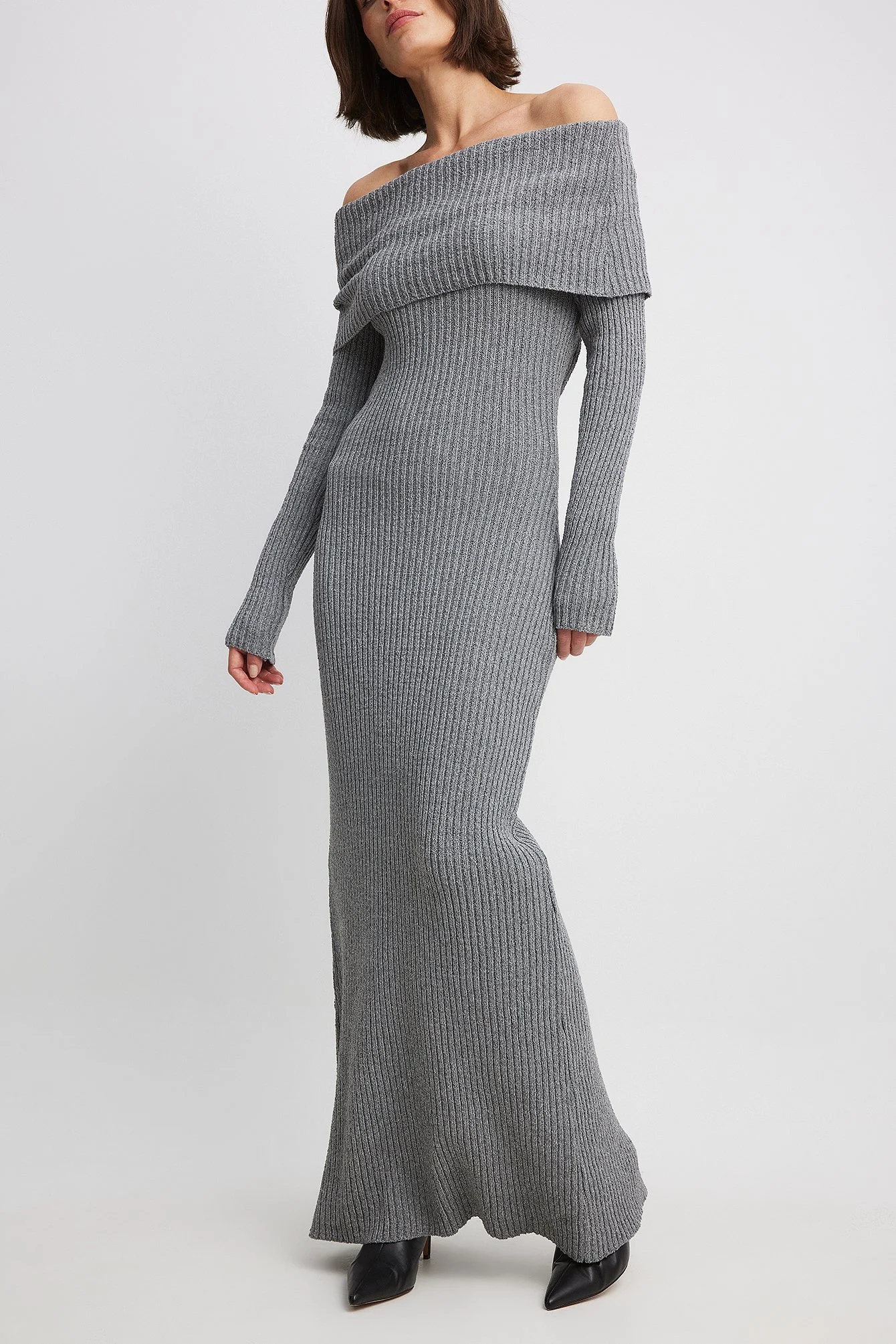 Schulterfreies Kleid mit offenem Rücken