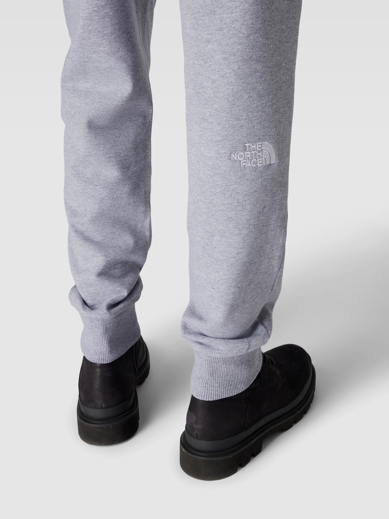 Sweatpants mit Label-Detail in hellgrau