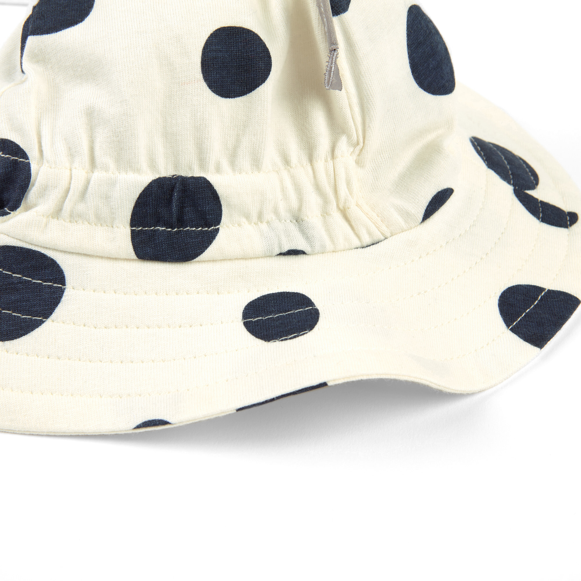 Weißer Baby Sommerhut mit Krempe und Bindebändchen