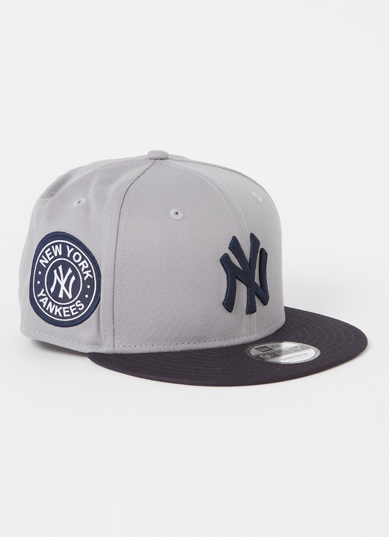 New Era -lippis, jossa New York Yankeesin kirjonta