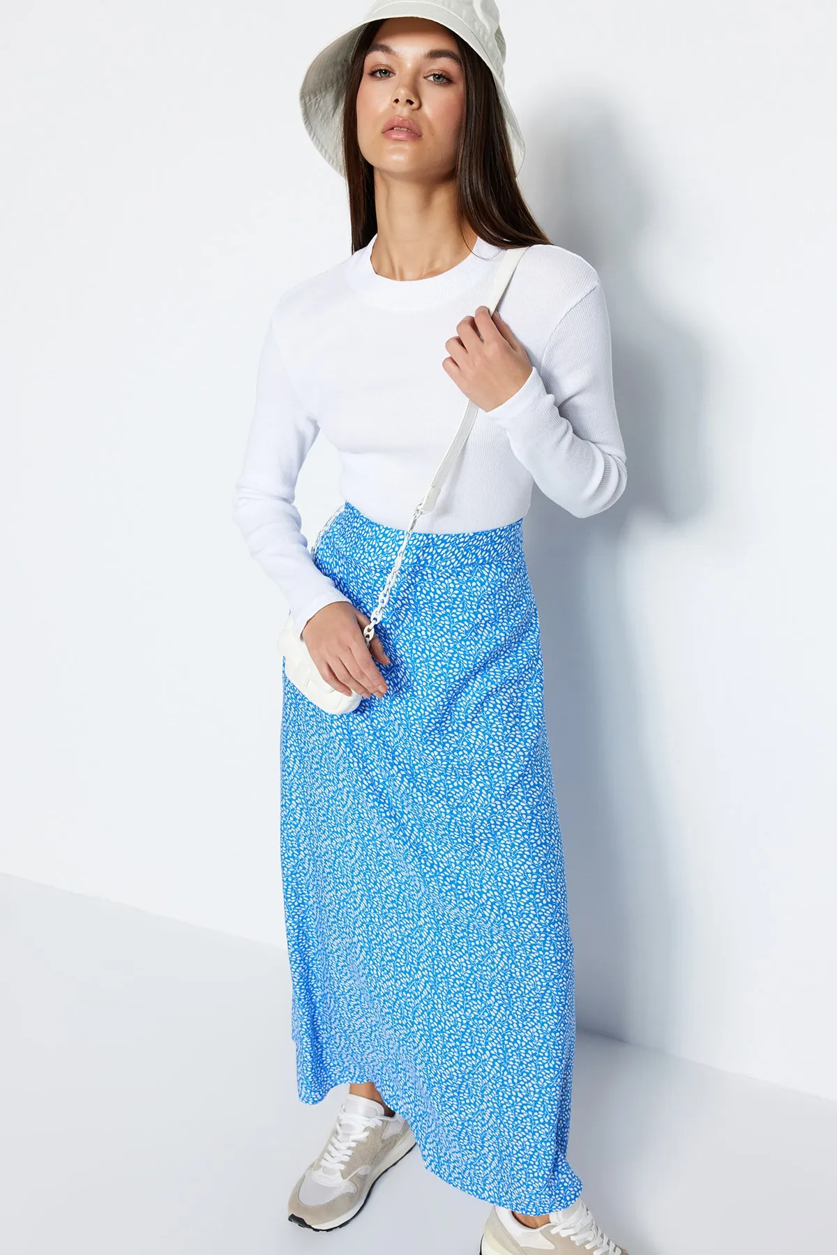 Trendyol Modest  Blauer ausgestellter Rock aus Viskosegewebe mit Blumendruck TCTSS21ET0497