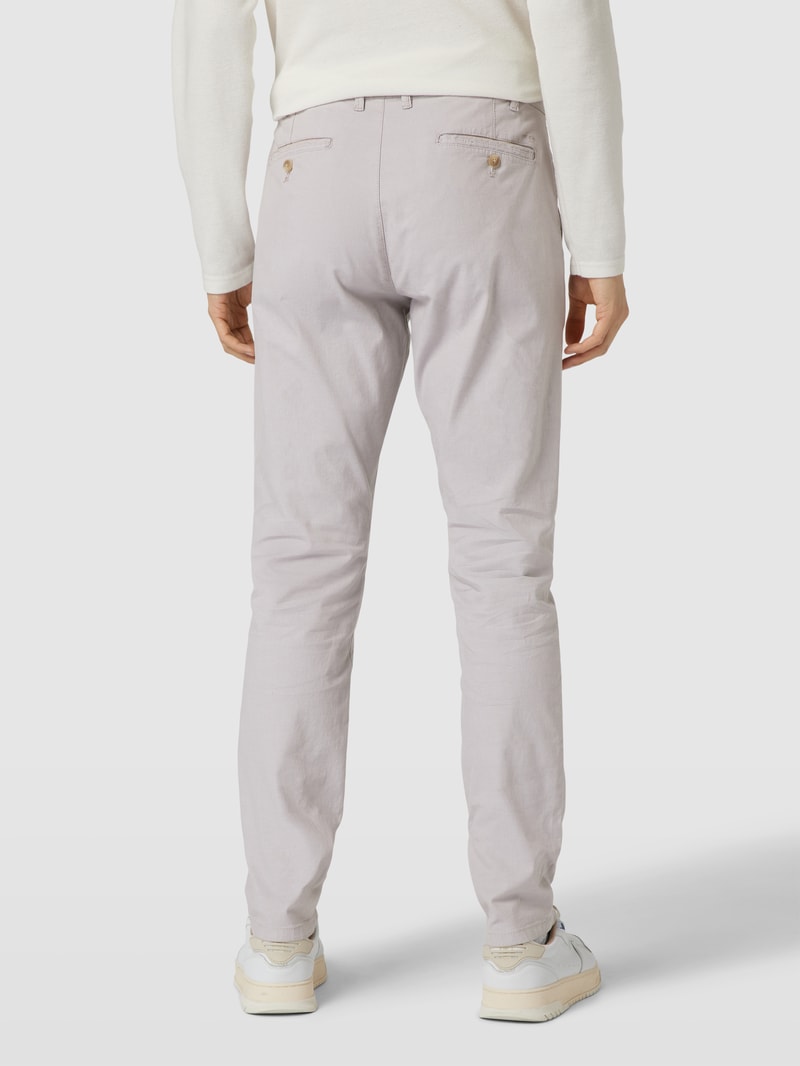 Chino mit Eingrifftaschen in sand