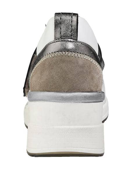 Klettslipper mit besonders hohem Keilabsatz