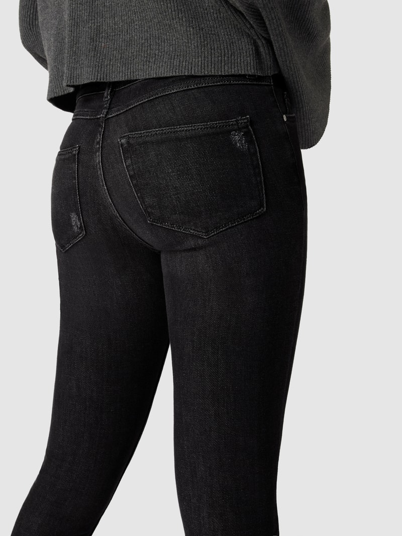 Skinny Fit Jeans mit Stretch-Anteil in schwarz