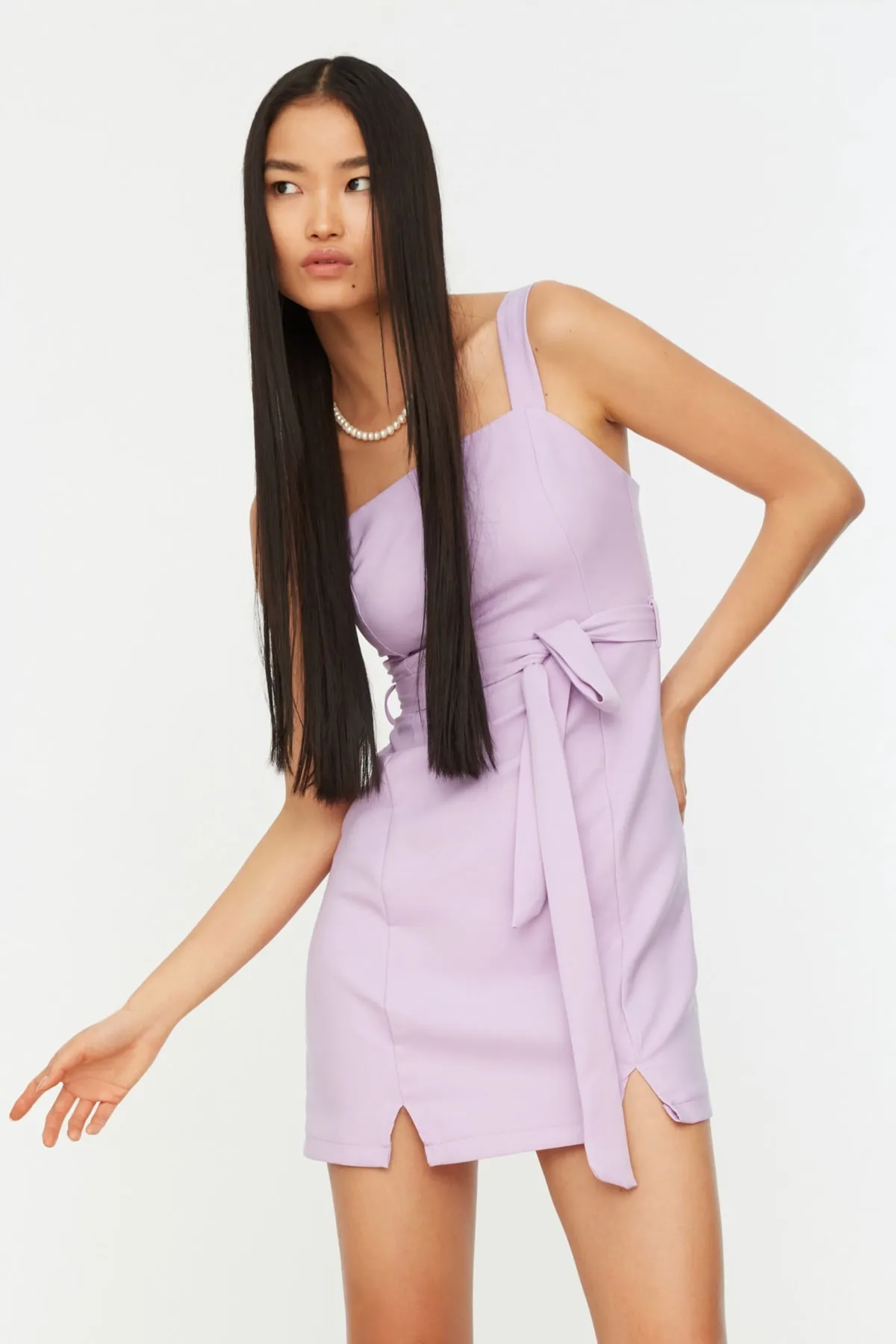 Trendyol Collection  Lilafarbenes, gewebtes Minikleid mit Schlitz und Gürtel TWOSS20EL0977