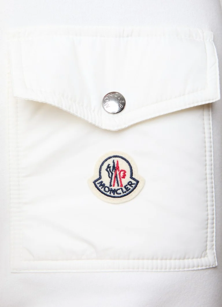 Pulover Moncler cu logo imprimat și buzunar cu clapă