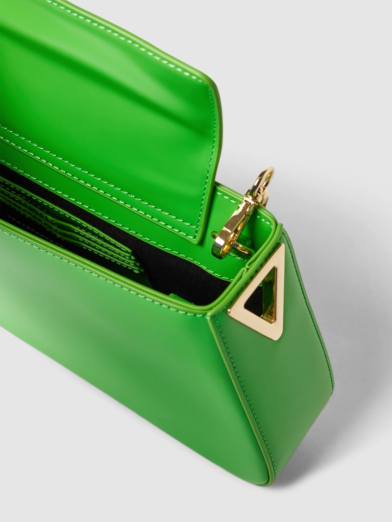 Umhängetasche mit Henkel in metallic Modell 'Rio' in grün