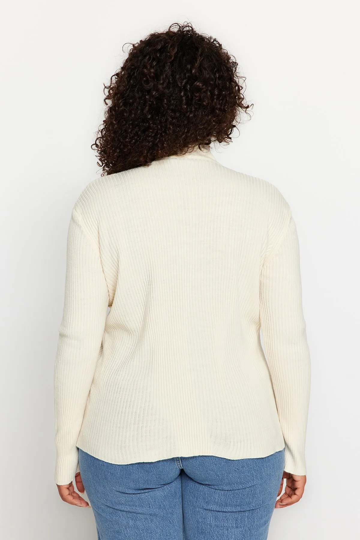 Trendyol Curve  Dünner Strickpullover - Cremefarben, halber Rollkragen, TBBAW23AN00022