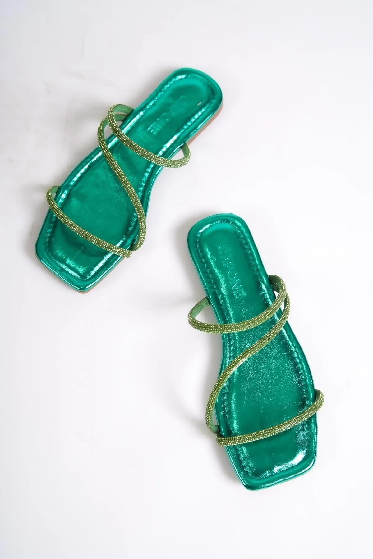 Capone Outfitters  Capone Stoned 3-Striped Flat Heel Quilted Green Damenhausschuhe