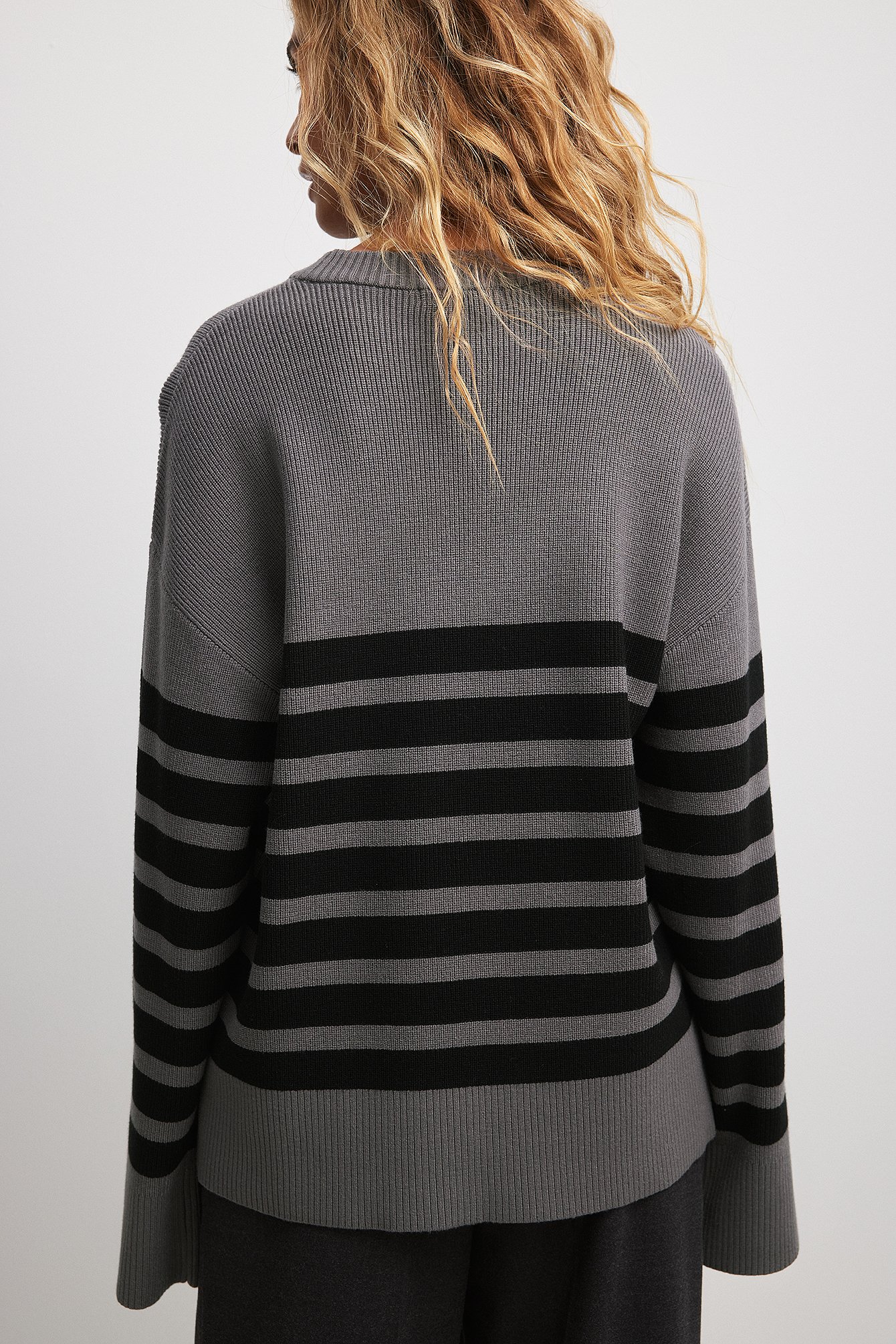 Gestreifter Pullover mit Rundhalsausschnitt