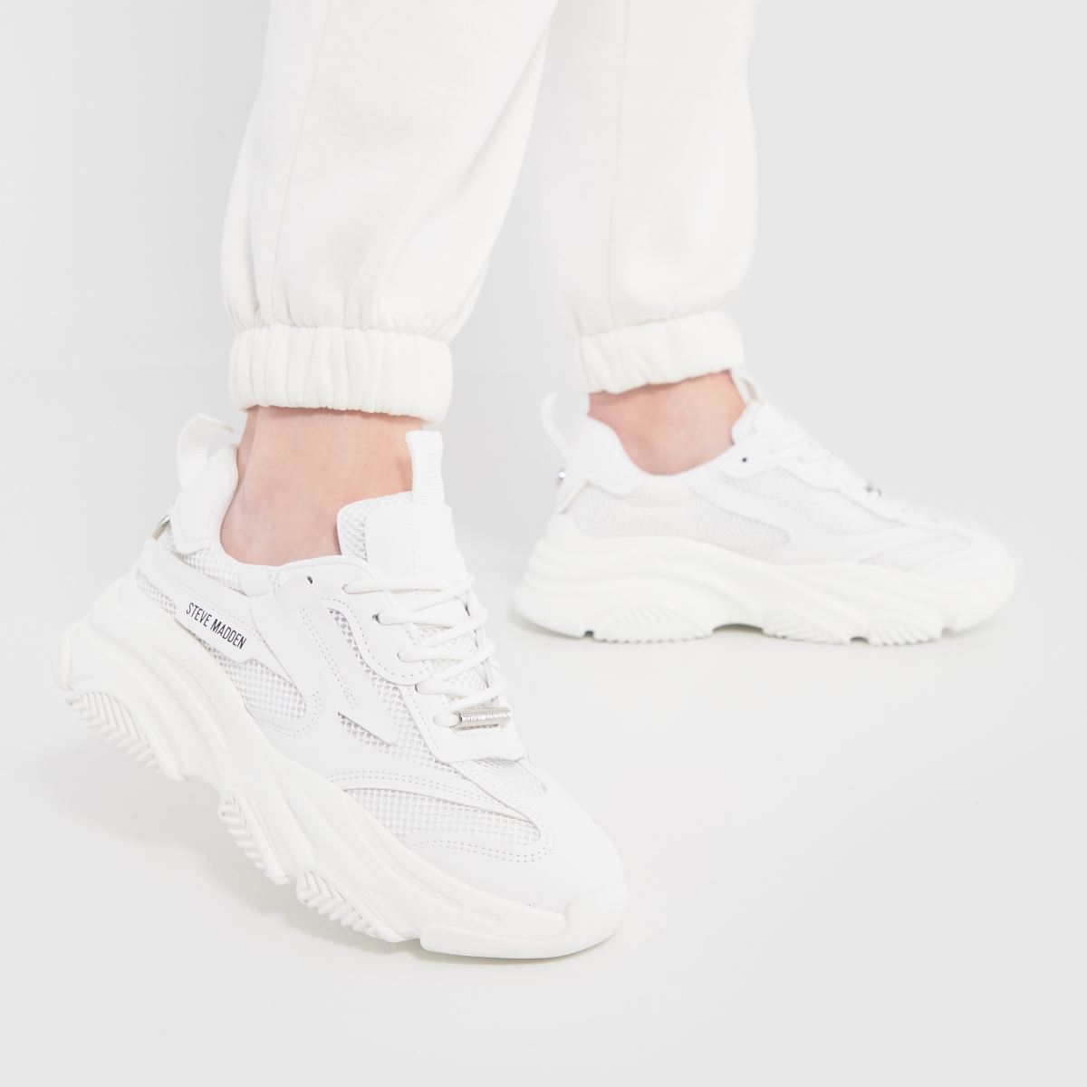 Steve Madden – Vita träningsskor med dragkedja
