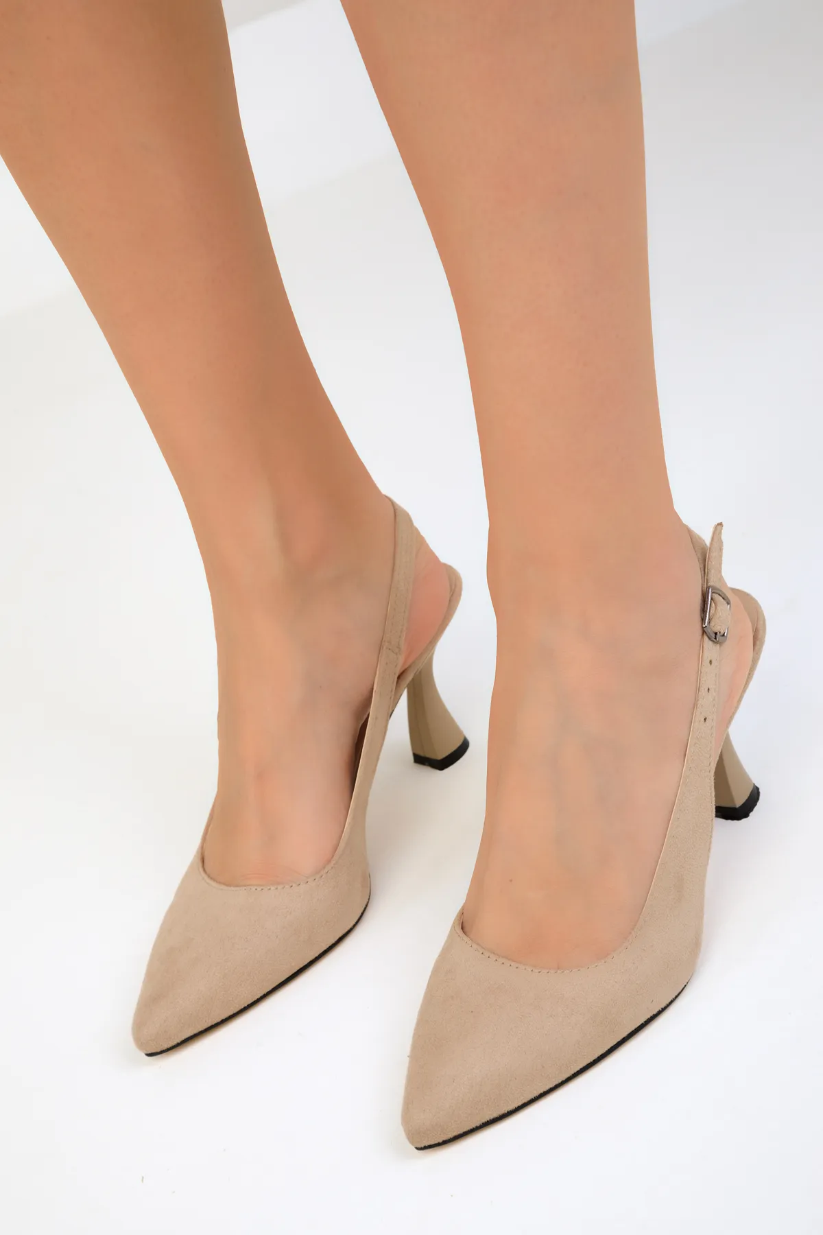 SOHO  Klassische Damenschuhe mit Absatz aus Wildleder in Nude 16835