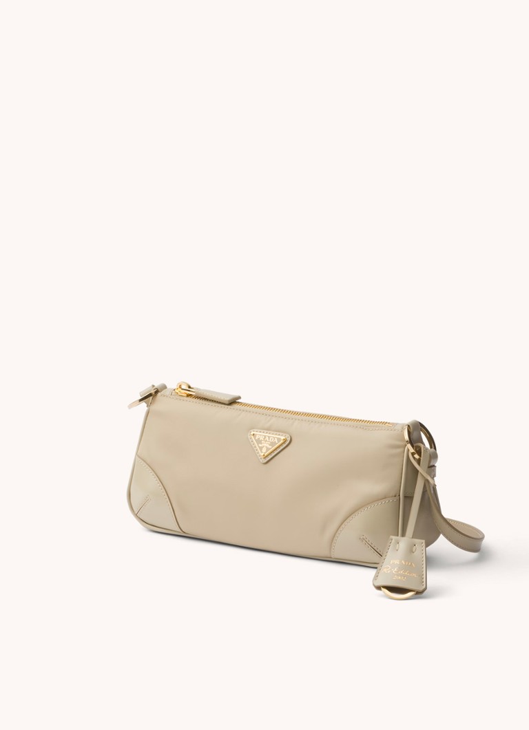 Prada Re-Edition 2002 Re-Nylon -laukku nahkayksityiskohdilla